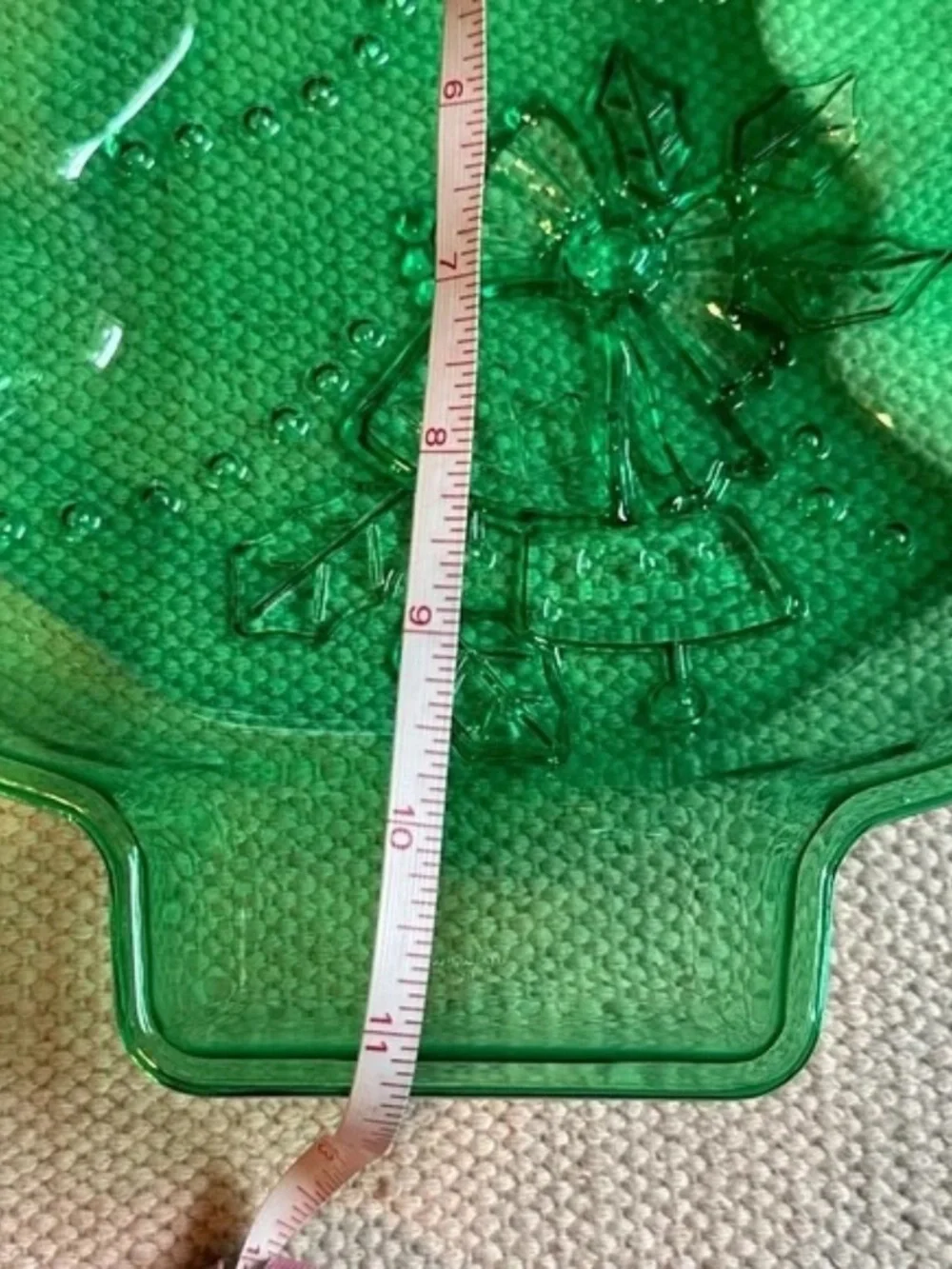 Holiday Christmas Tree Set of 4 Green Plastic Serving Dishes Snow, bell, holly